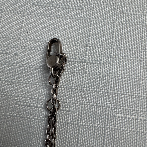 Gucci Silver Heart Necklace with G Logo - Picture 8 of 12